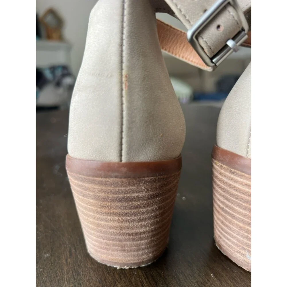 Lucky Brand Block Heel 8.5 Women's Ankle-Strap Sandals in Light Taupe